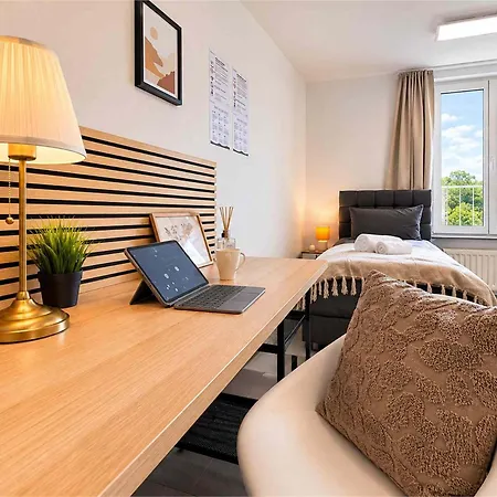 Dachterrasse Zentral Mit 3 Schlafzimmern Appartement *