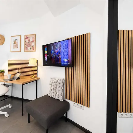 Dachterrasse Zentral Mit 3 Schlafzimmern * Essen
