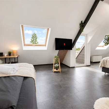 Dachterrasse Zentral Mit 3 Schlafzimmern Appartement *