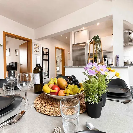 Dachterrasse Zentral Mit 3 Schlafzimmern * Essen